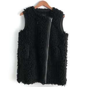 🆕 Guess Sherpa faux fur full zip black vest NWT size. Medium